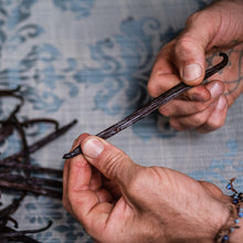 Load image into Gallery viewer, Premium Waipi'o Vanilla Extract